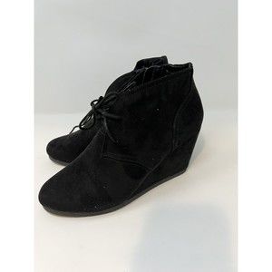 Universal Thread womans black ankle cut heel boots size 7